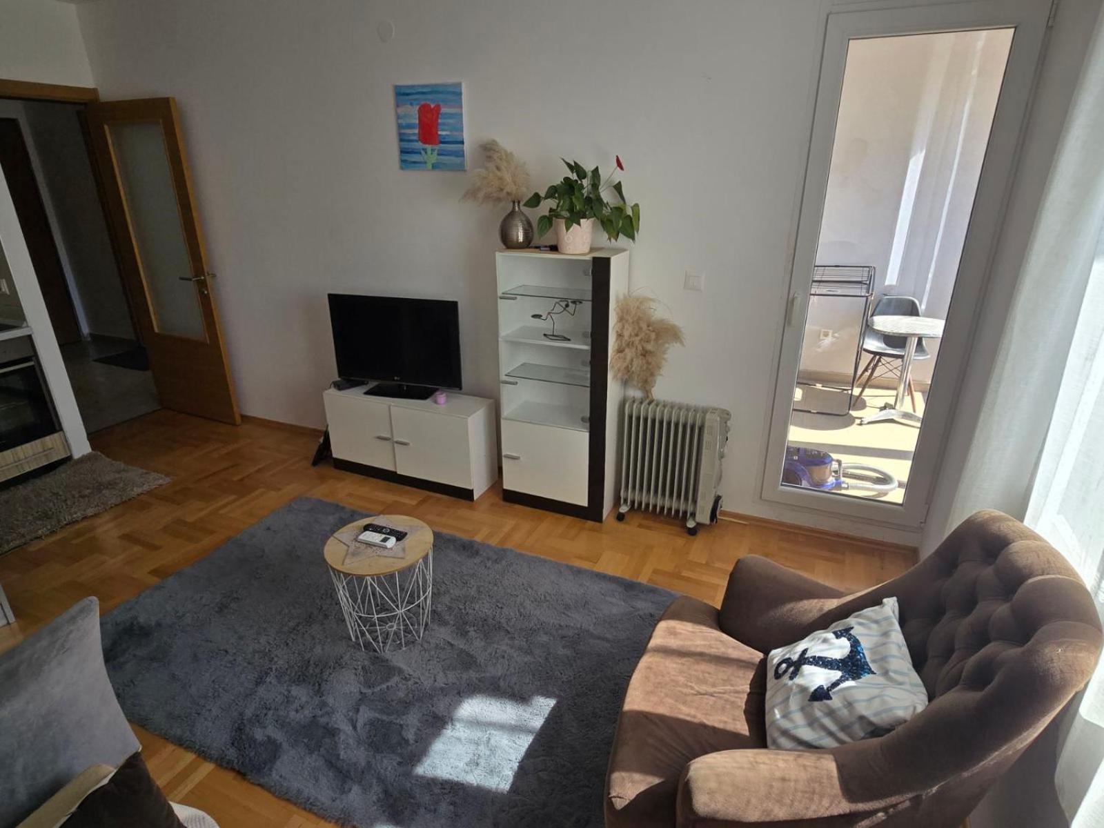 Lamar Apartman *